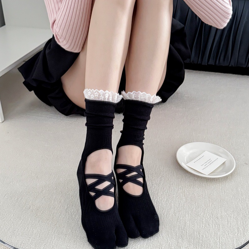 Lace Trim Split Toe Yoga Socks - đánh giá và giá Yoga & Fitness Classes By Niharika Zirakpur Reviews