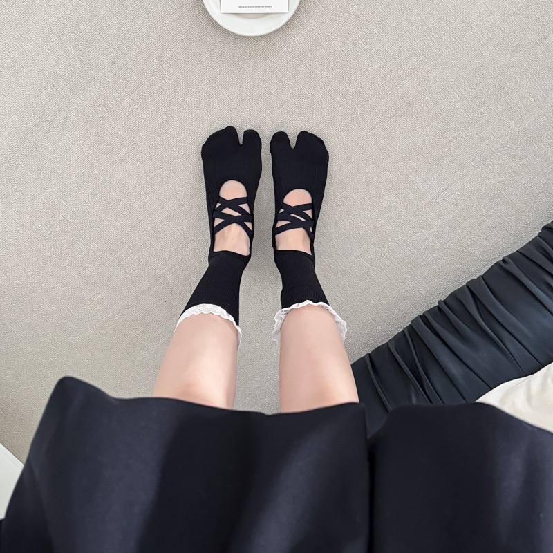 Lace Trim Split Toe Yoga Socks - đánh giá và giá Yoga & Fitness Classes By Niharika Zirakpur Reviews