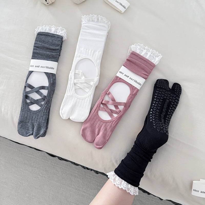 Lace Trim Split Toe Yoga Socks - đánh giá và giá Yoga & Fitness Classes By Niharika Zirakpur Reviews