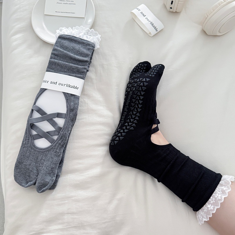 Lace Trim Split Toe Yoga Socks - đánh giá và giá Yoga & Fitness Classes By Niharika Zirakpur Reviews